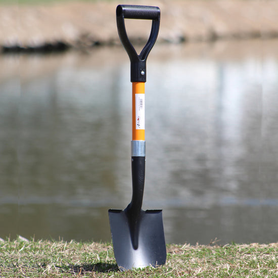 Ashman Round Shovel (Medium) – (1 Pack) – 27 Inches Short Handle Round Shovel with D Handle Grip | Fiber Glass Handle with a Sturdy Blade.
